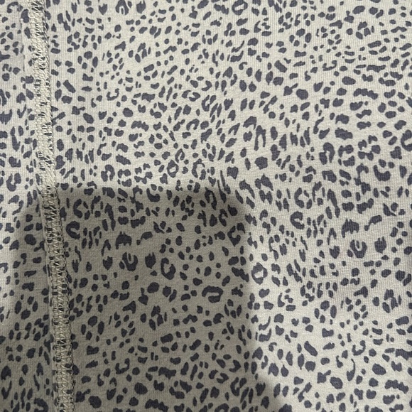 Workout set- top with built in bra and leggings. Size small, never worn - Picture 4 of 4